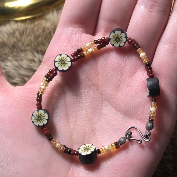 Jewelry - Clay flower beaded bracelet
